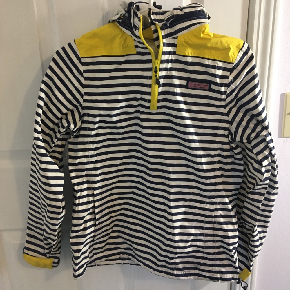 Striped vineyard vines raincoat ☔️